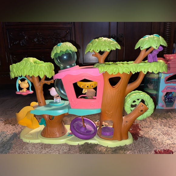 Littlest Pet Shop Tree + 4 pets+ 2 bananas EUC - Picture 2 of 5